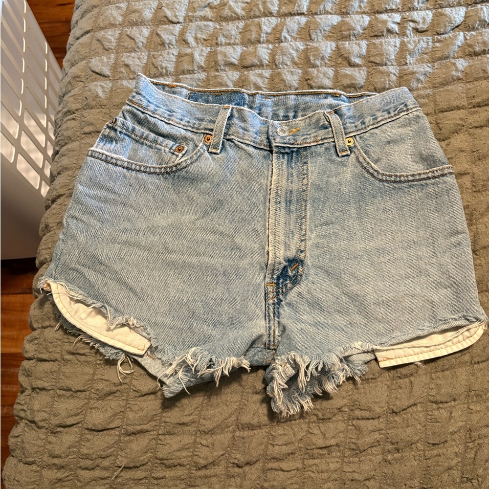 Levi’s High Rise Denim Cutoff Shorts Raw Hem Light Wash Size 25 (0907)